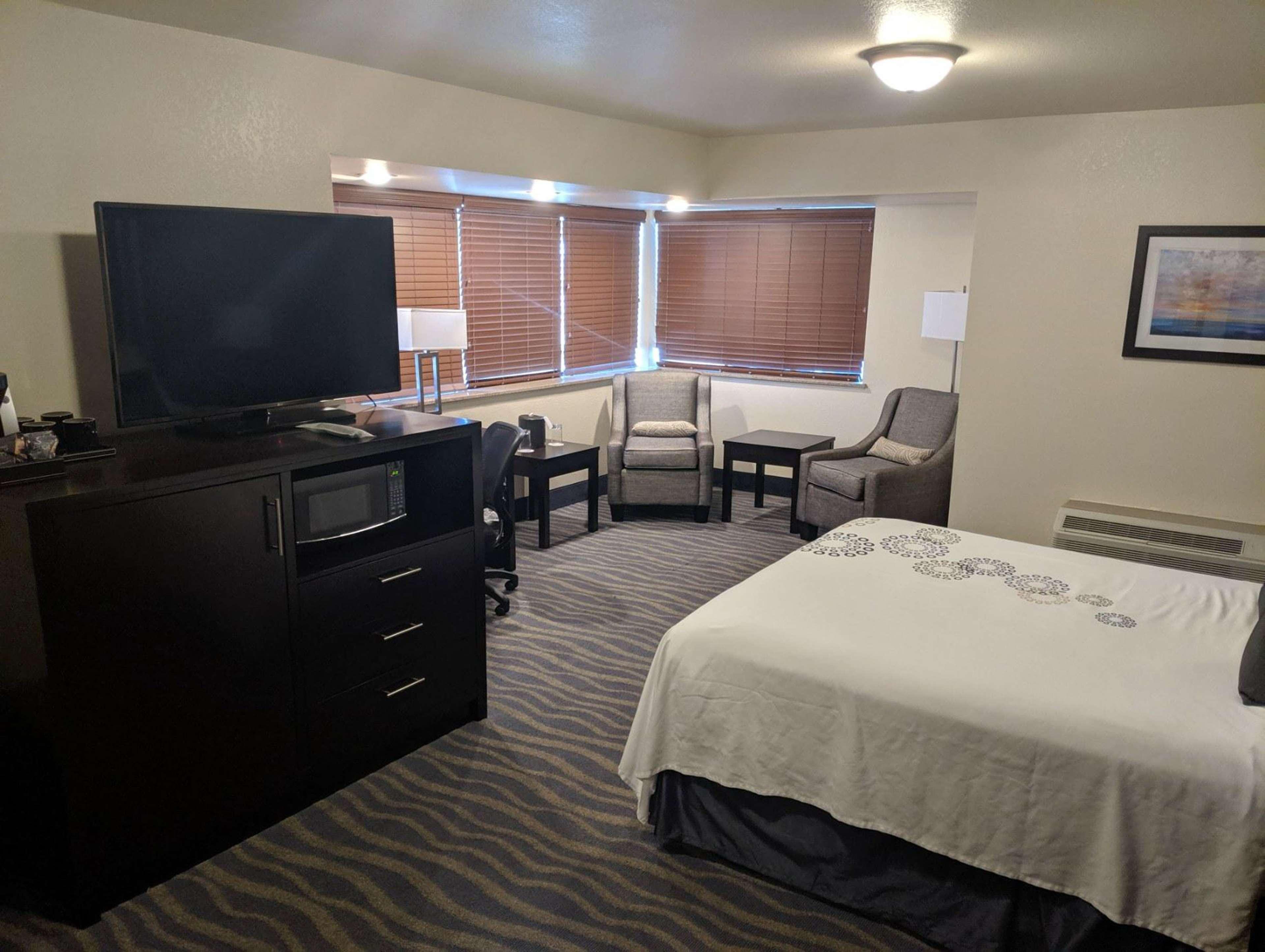 Best Western Plus Edmonds Harbor Inn מראה חיצוני תמונה
