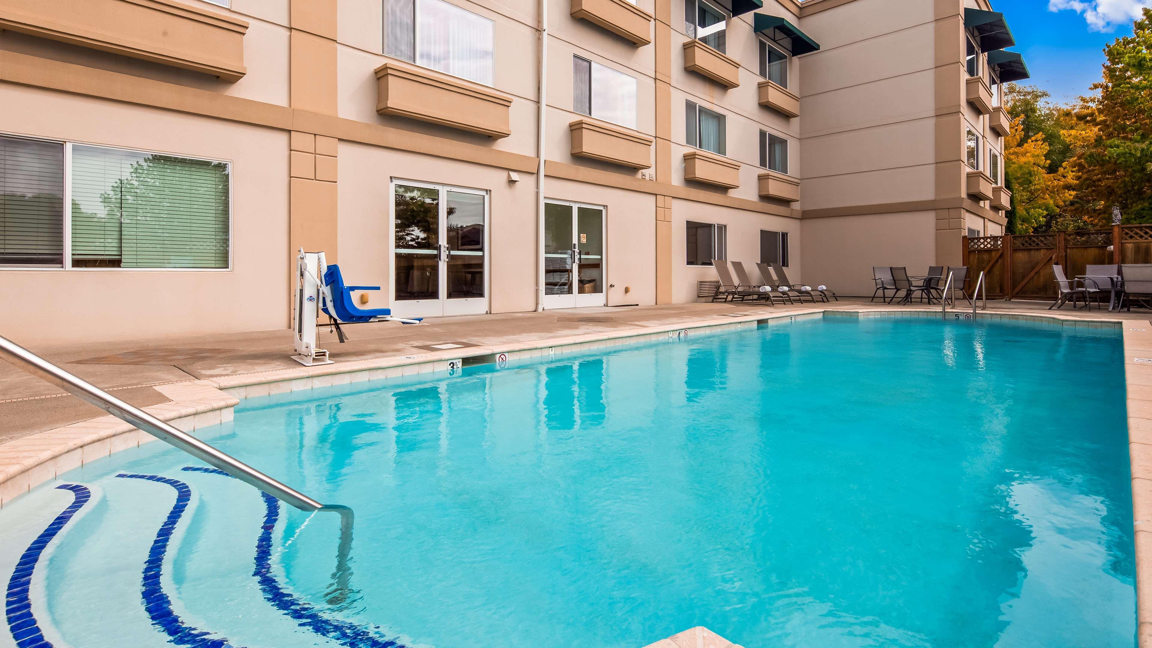 Best Western Plus Edmonds Harbor Inn מראה חיצוני תמונה