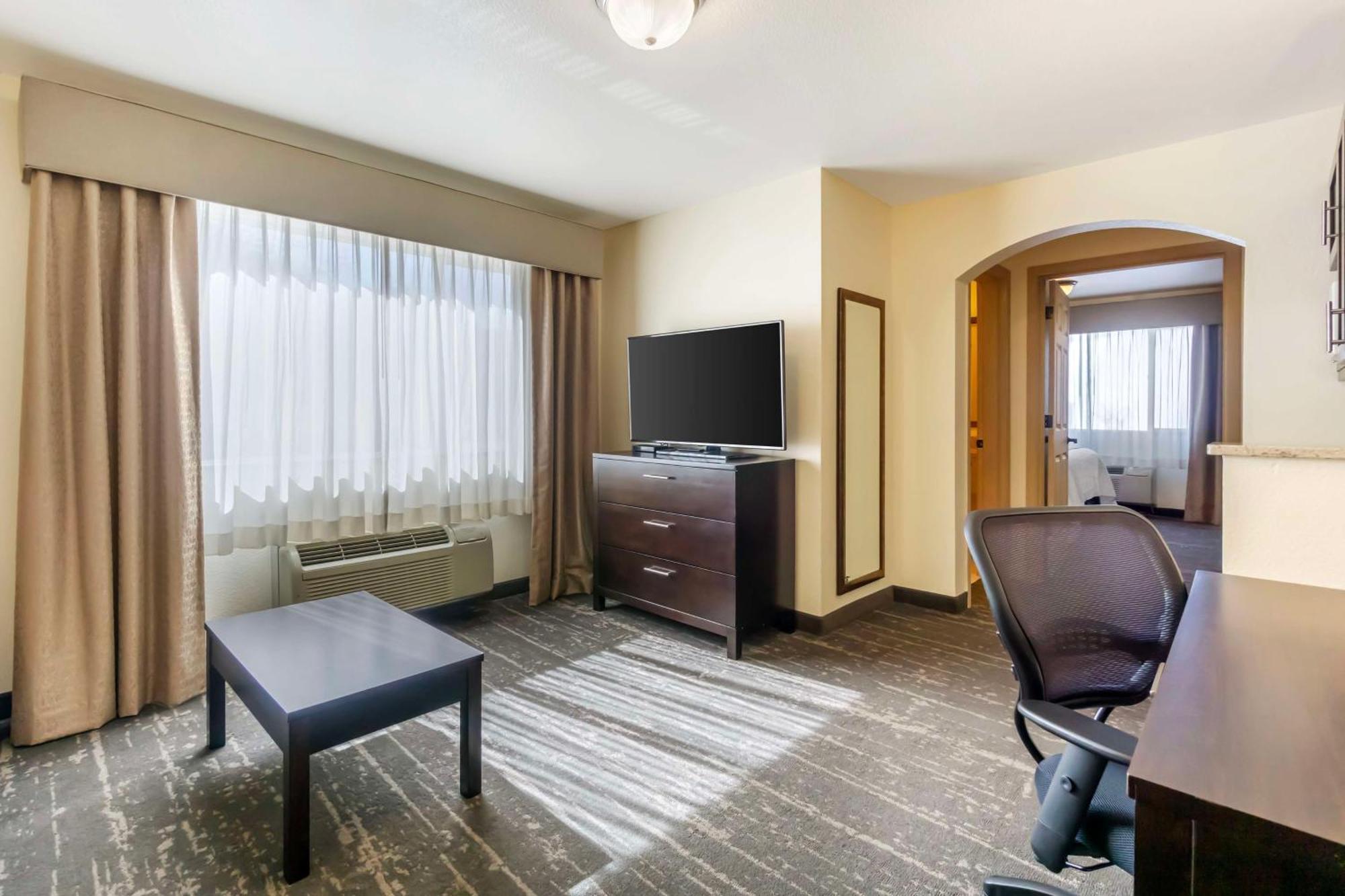 Best Western Plus Edmonds Harbor Inn מראה חיצוני תמונה