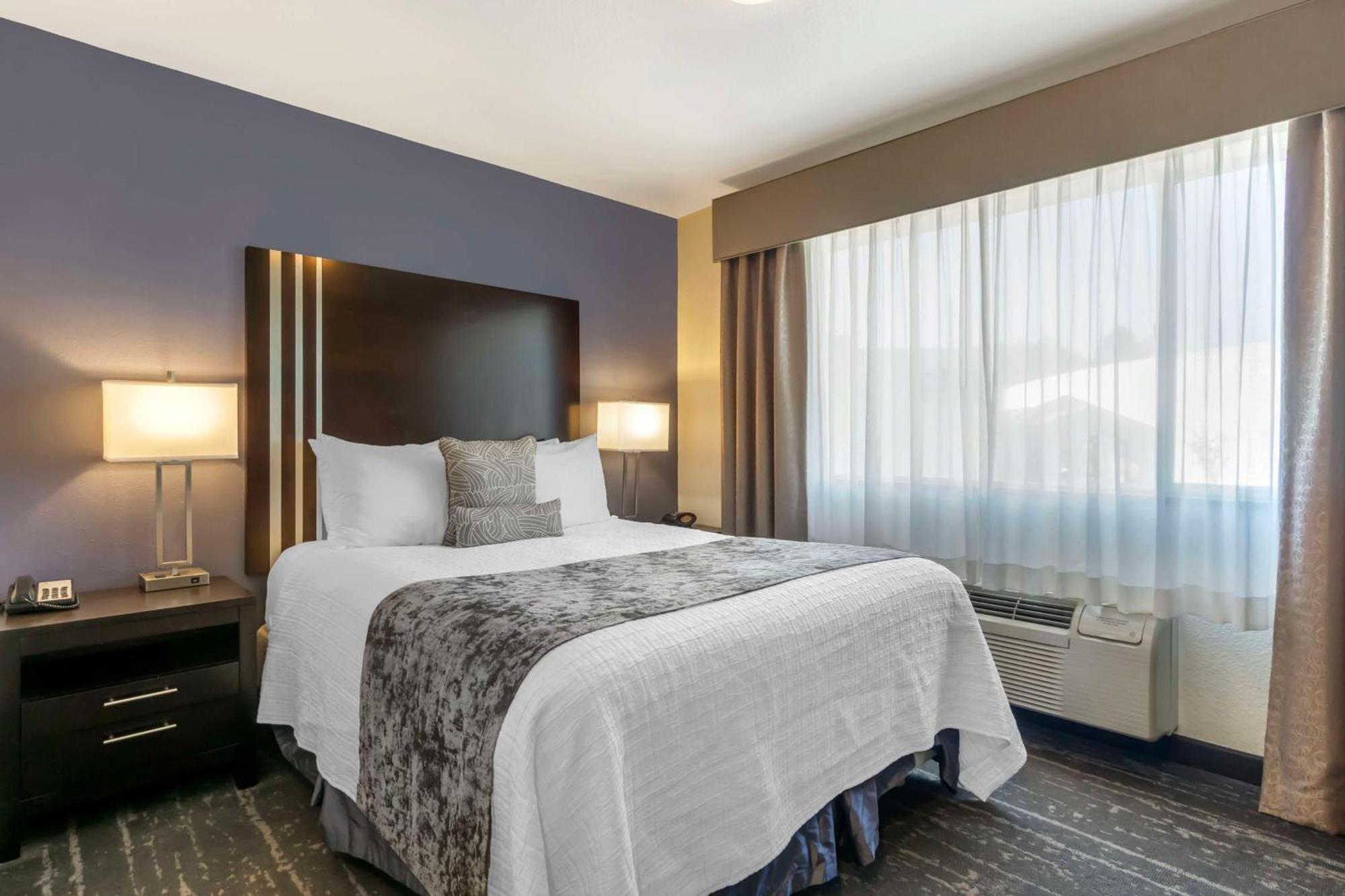 Best Western Plus Edmonds Harbor Inn מראה חיצוני תמונה