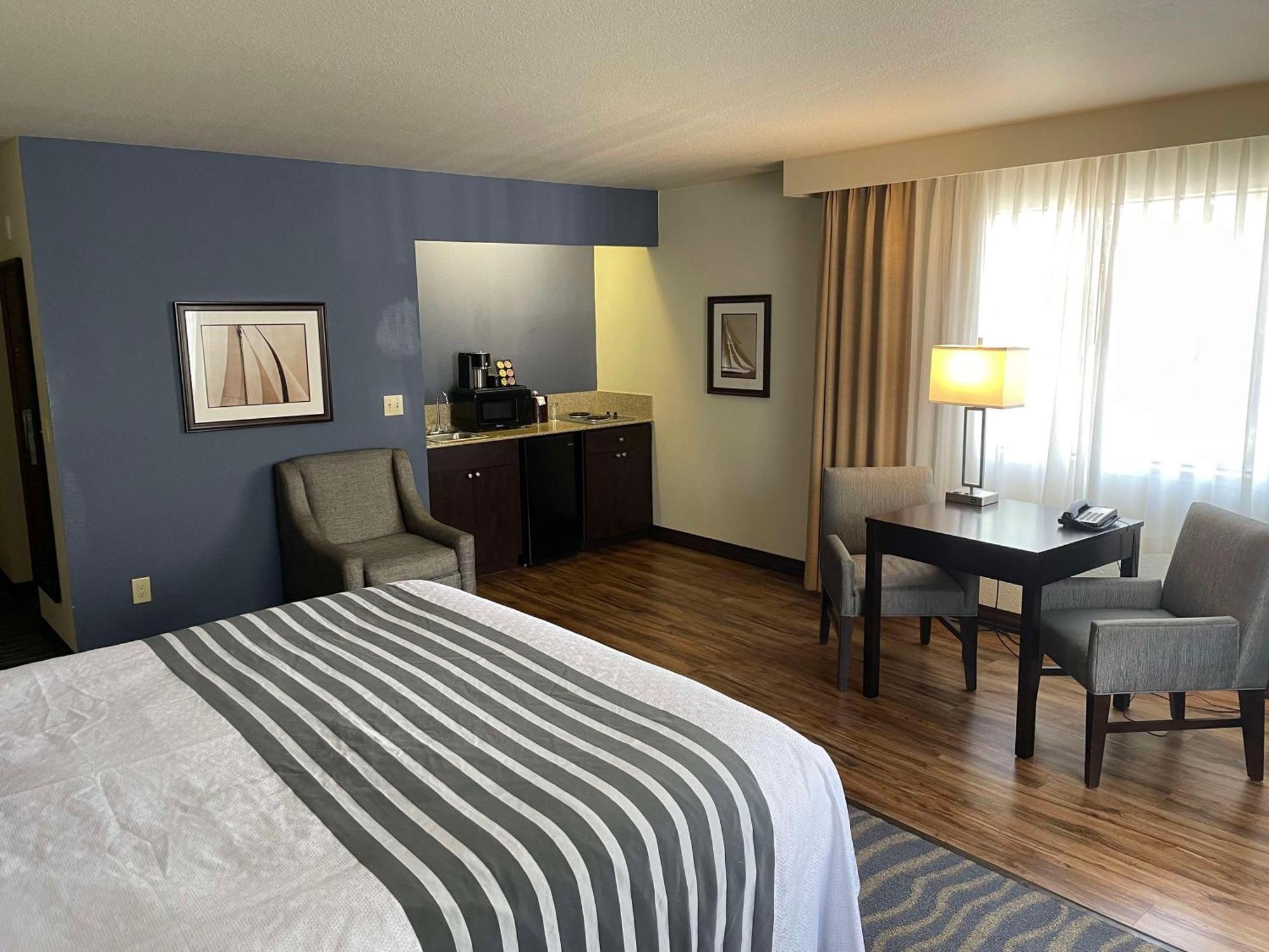 Best Western Plus Edmonds Harbor Inn מראה חיצוני תמונה