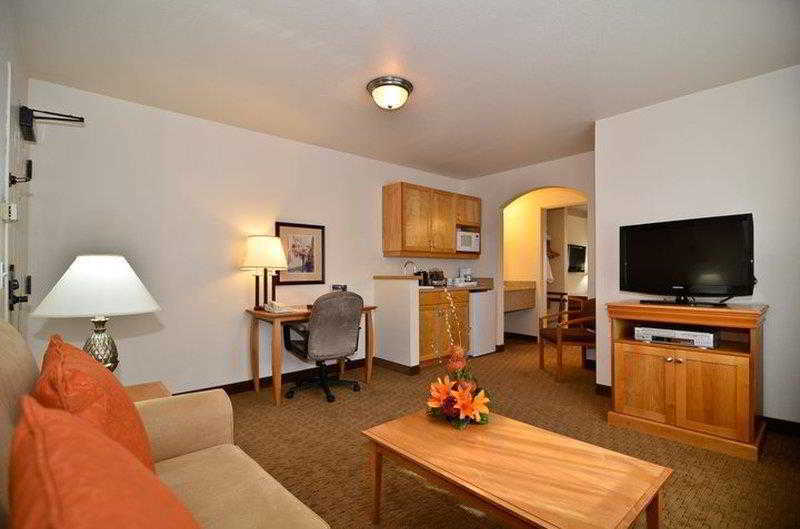 Best Western Plus Edmonds Harbor Inn חדר תמונה